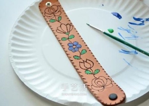 Pyrography on leather! DIY beautiful leather burnt flower wristband/bracelet