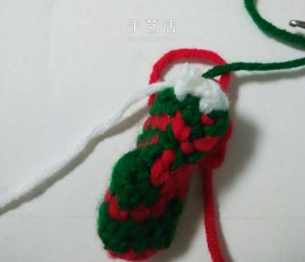 Children are essential for Christmas! How to crochet beautiful Christmas socks