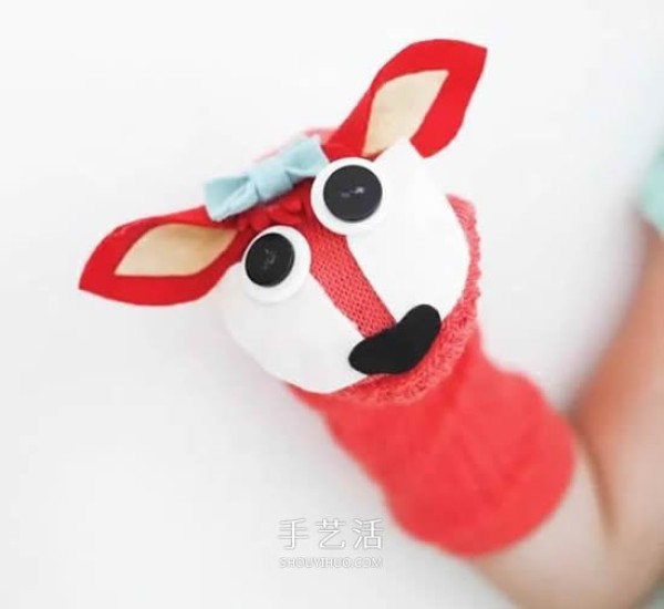 Its so easy to transform gloves and socks into hand puppets and make homemade cloth toys