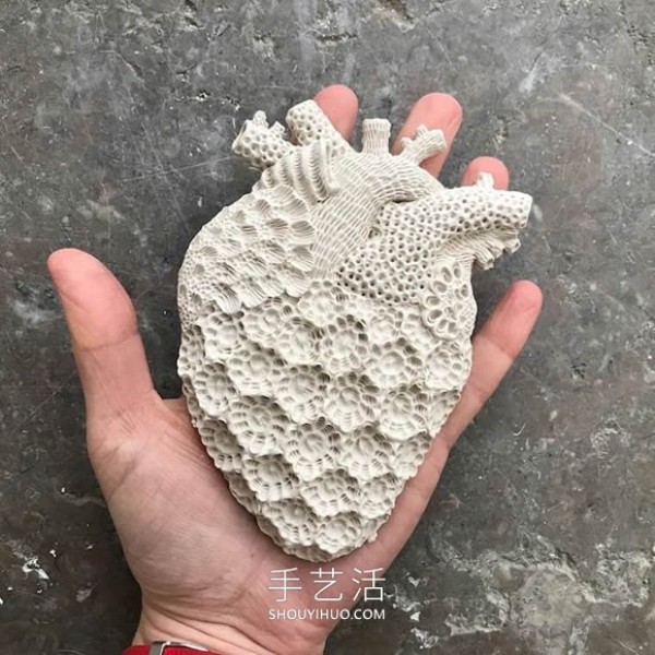 Amazing hand-made ceramic sculptures imitating the textures of aquatic life