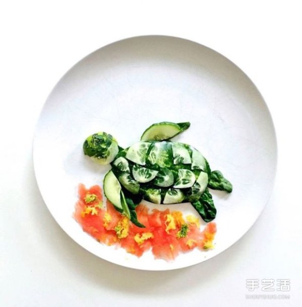 Artistic creative DIY on the plate allows the ingredients to be arranged in beautiful patterns