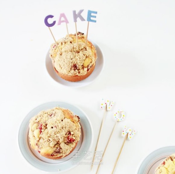 Tutorial on how to make letter labels on homemade candy-colored cakes