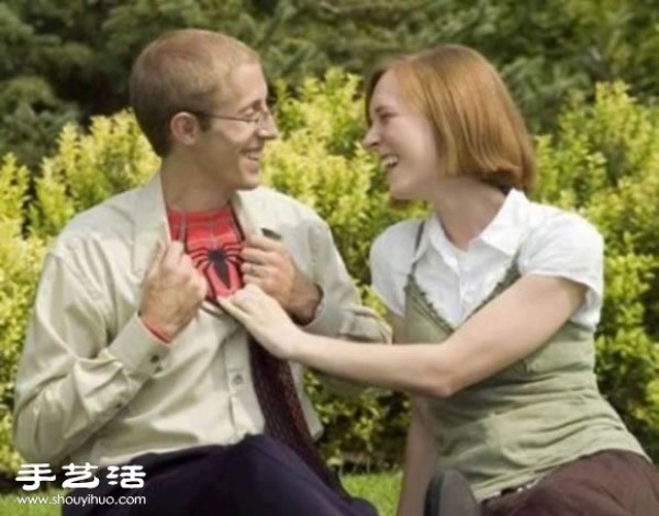 A super funny creative wedding photo for a couple, so awesome! 