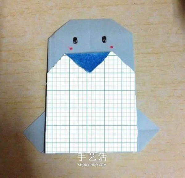 Illustration of a simple method for children to make origami penguins