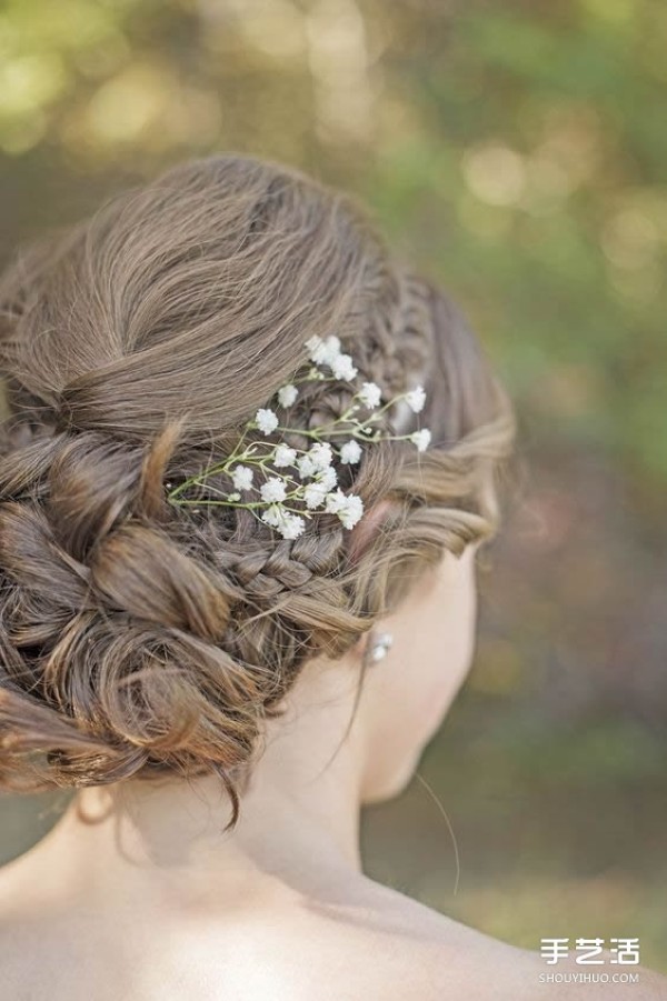 Simple and romantic wedding hairstyle for brides-to-bes reference! 