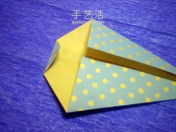 A simple illustrated tutorial for folding an origami whale step by step