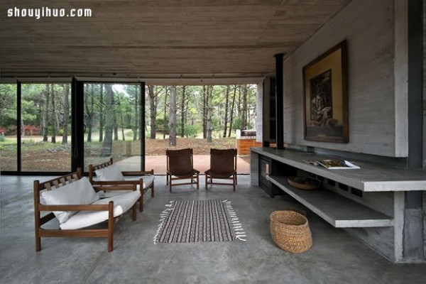 Decoration design of villa houses made of concrete material in the jungle zone of Argentina