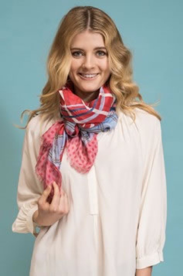 4 Fashionable Scarf Styles with Personalized Scarf Styles