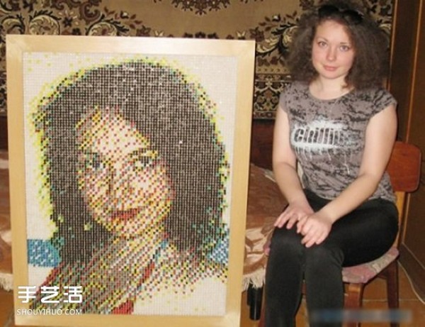 Tutorial on how to make a thumbtack painting: He nailed a portrait of his girlfriend in one month