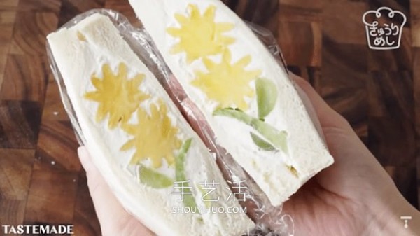 Learn how to make these beautiful fruit and flower sandwiches at home