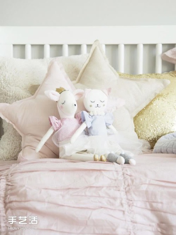 If you have a daughter, you must create an ice cream-colored room for her like this