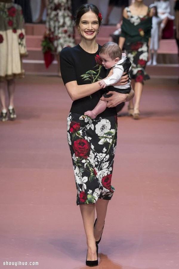 Dolce & Gabbana 2015 Autumn and Winter Fashion: An Ode to Mothers Love