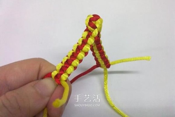 How to knit heart-shaped concentric knots and illustrate the knitting method of Valentines Day hearts