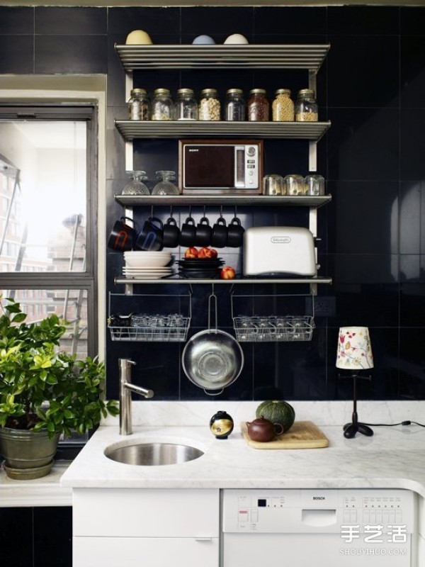 The kitchen is stylish and tidy: tips for decorating open kitchen shelves