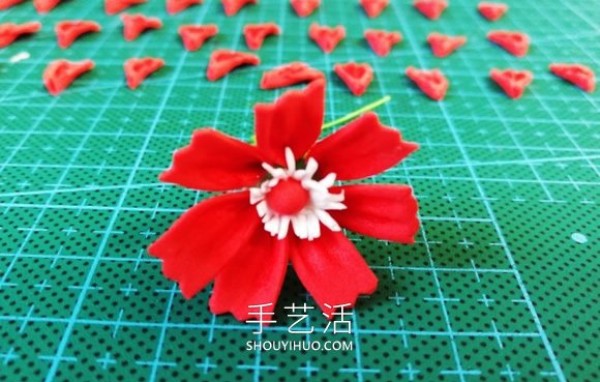 Tutorial on how to make red flowers by hand with ultra-light clay