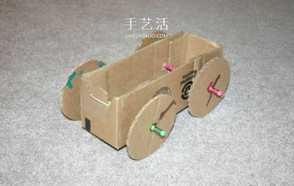 How to make a rubber band powered car by hand using cardboard boxes