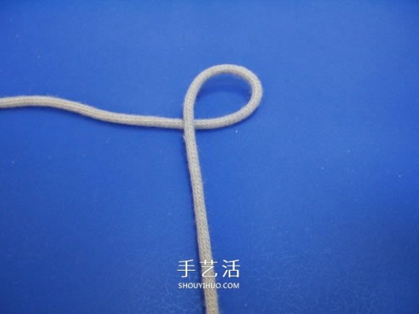 Illustration of how to tie a two-strand sailors knot