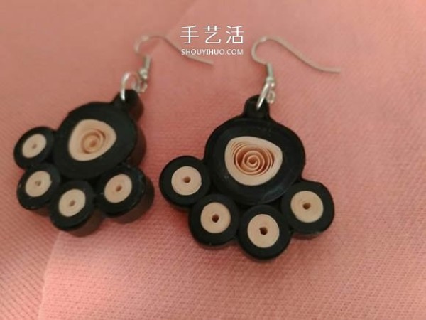 Illustrated tutorial on how to make simple paper-quilled cat claw earrings