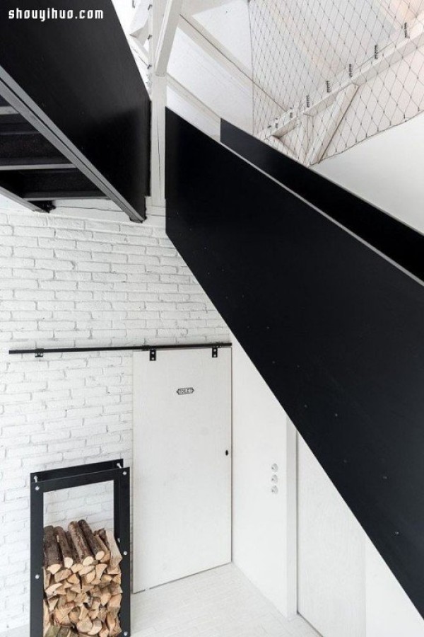 Barn renovation is also beautiful, low-key fashionable villa design in black and white