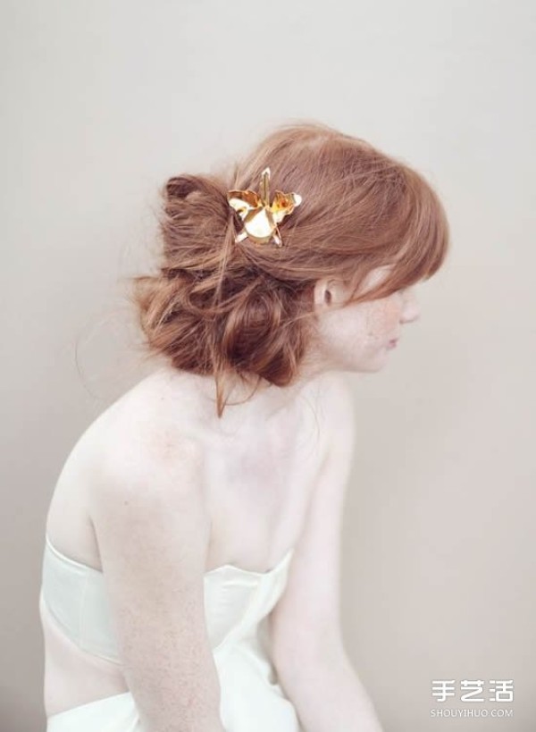 Three simple hair accessories to create a charming hairstyle for girls.