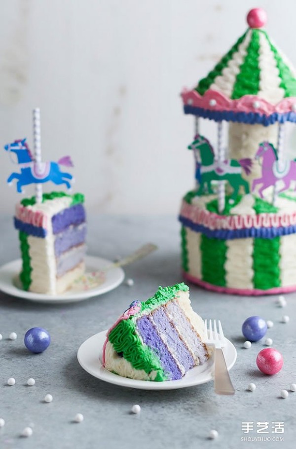 Creative Cake DIY: Illustrated Tutorial on How to Make Carousel Cake