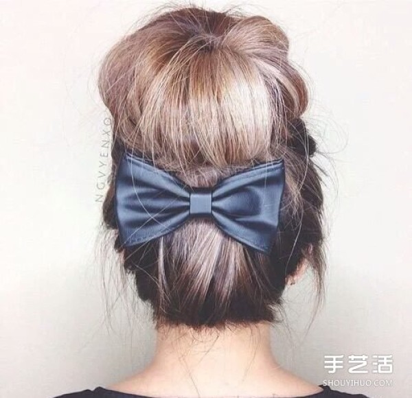 The combination of small and romantic bow hair accessories will induce your girlish heart