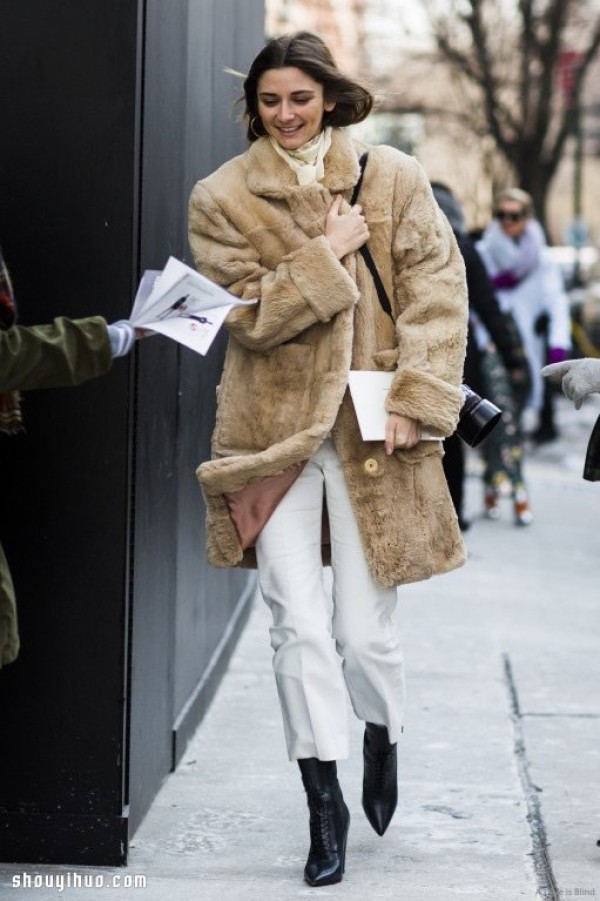 New York Fashion Week Street Photos of Winter Fashion Womens Wearing to Keep Out the Cold