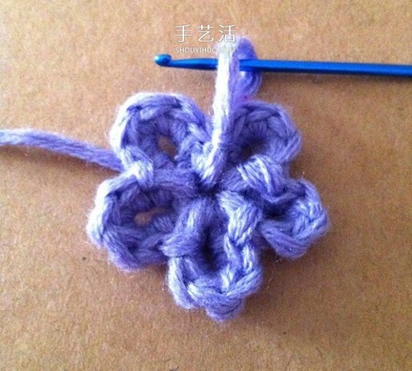 Hand-crocheted five-pointed star flower with two layers of two-color five-petal flowers