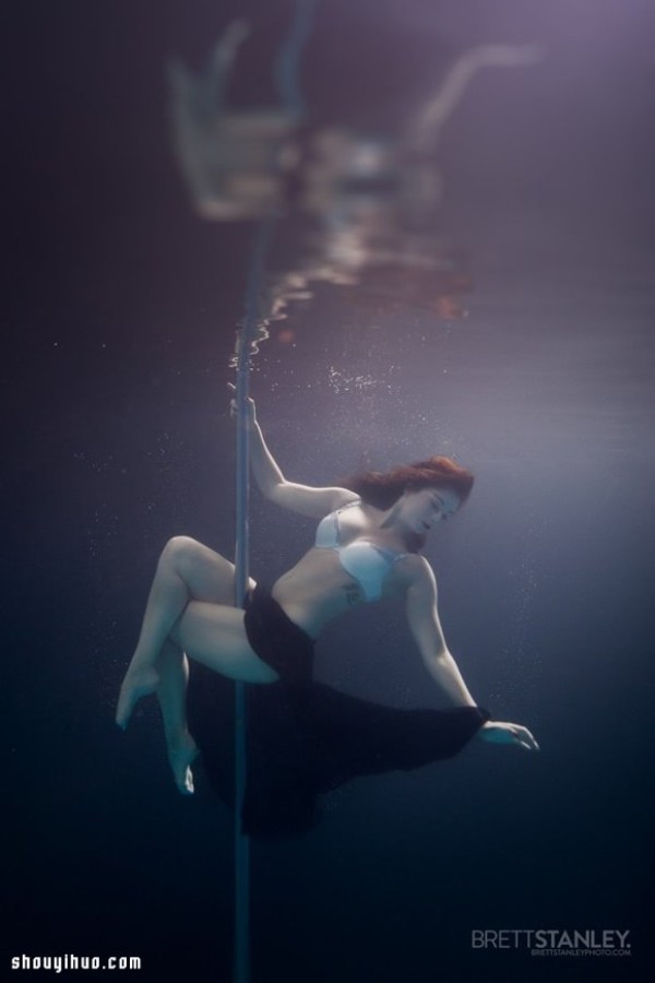 Pole dancing in the water can be so beautiful even if you hold your breath