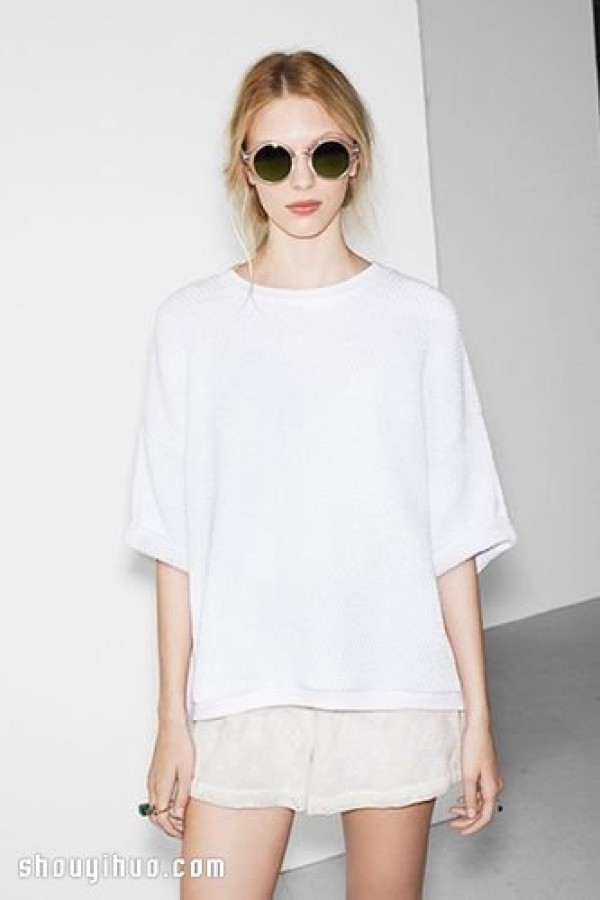 Simple pure white fashion with six unique styles for girls to wear white T-shirts