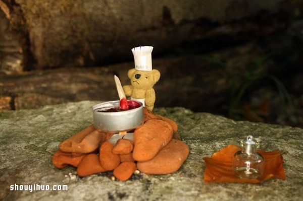 The cute little bear teaches you how to make handmade blueberry jam, its so healing! 