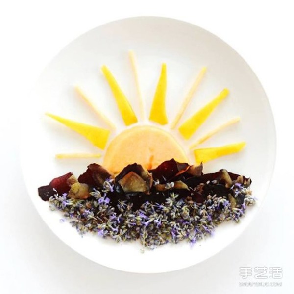 Artistic creative DIY on the plate allows the ingredients to be arranged in beautiful patterns