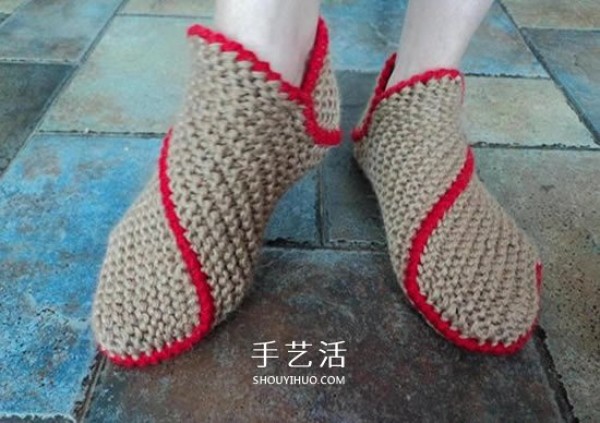 Illustration of the weaving method of two kinds of wool with beautiful hand-knitted floor shoes