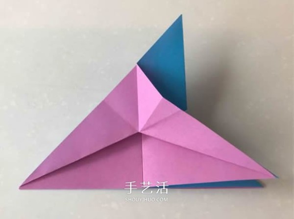 Simple and fun! Illustration of the manual origami method of the moving flapping bird