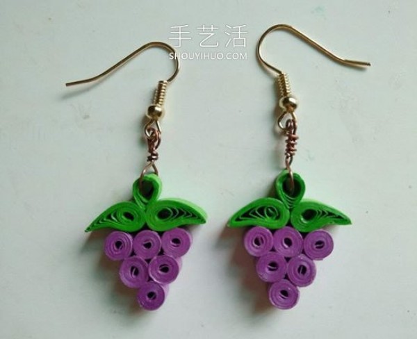 Tutorial on how to make grape earrings with quilled paper