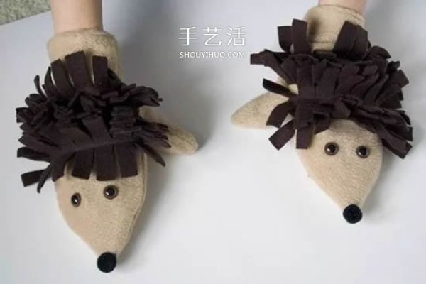 Its so easy to transform gloves and socks into hand puppets and make homemade cloth toys