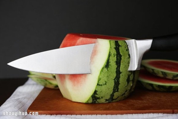 A new way to eat watermelon teaches you how to make "watermelon cake" without baking