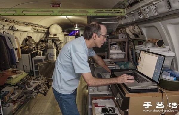 US retired engineer buys retired Boeing aircraft and renovates house