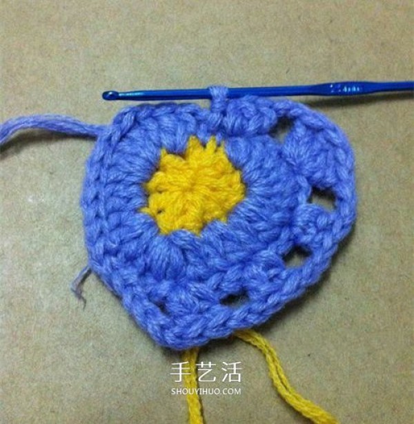 Looks like a cream peach! Cute heart-shaped crochet illustration