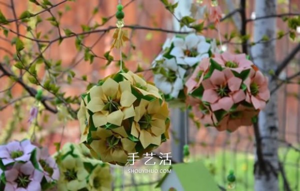 The illustration of how to fold an eight-petal flower of three pieces of paper can also be made into one Three-dimensional flower ball