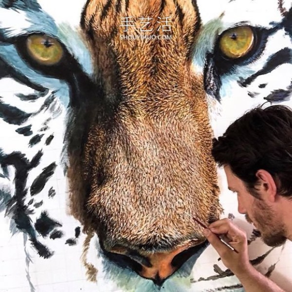 Its like its jumping off the canvas! Realistic paintings capture the beauty of wildlife