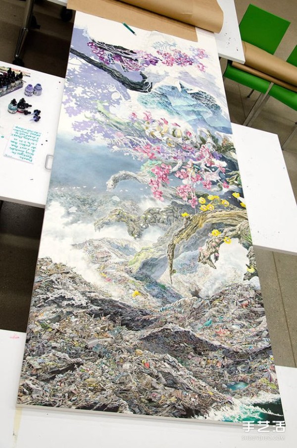 Three and a half years of persistence! Japanese artist paints huge paintings