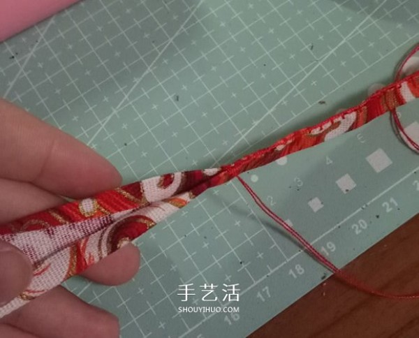 Chou Chou will show you how to make beautiful doll clothes by hand