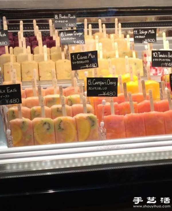 Popsicles made from fresh fruits at the Japanese PALETAS store