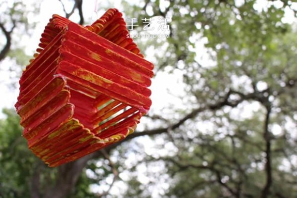 How to make a homemade birdhouse, a tutorial on using waste ice cream sticks to make a birds nest