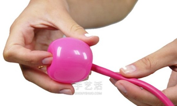 Illustrated balloon styling tutorial: Make a cute little pink pig step by step