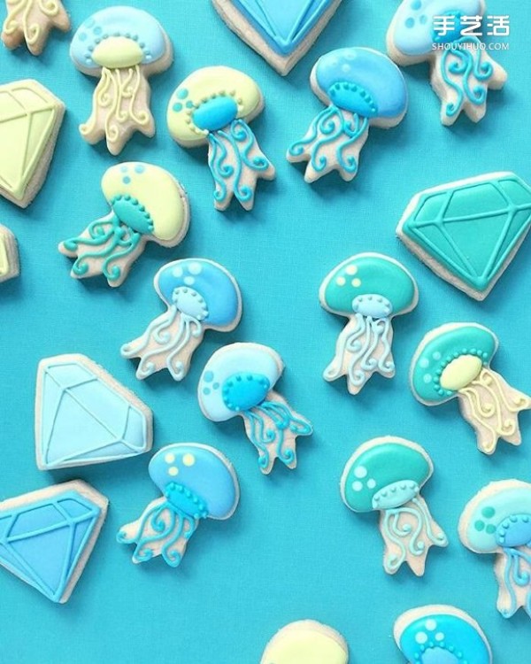 The pictures of cute frosted biscuits are so delicious that you can