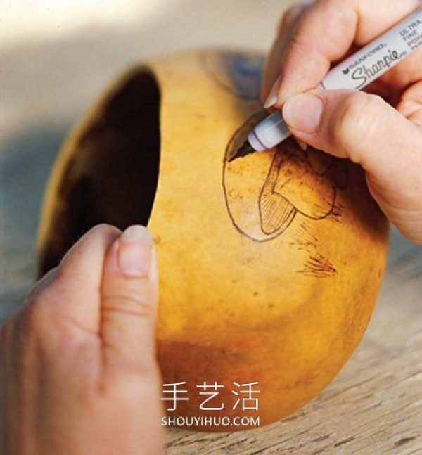 How to make hand-carved gourds