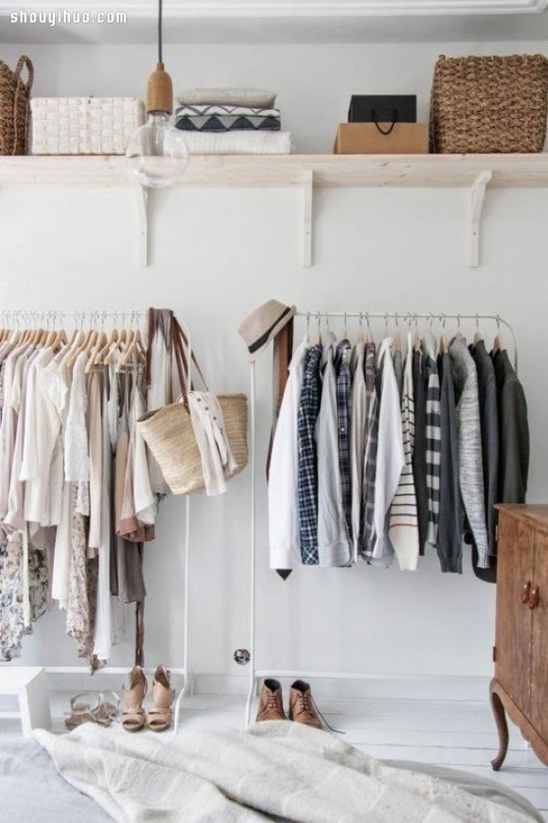 Open wardrobe: save space and give the room a wider view