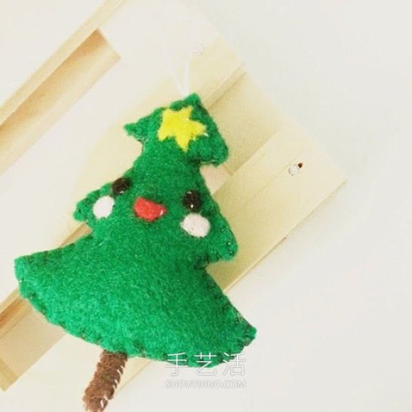 Tutorial on how to make a cute Christmas tree with felt cloth